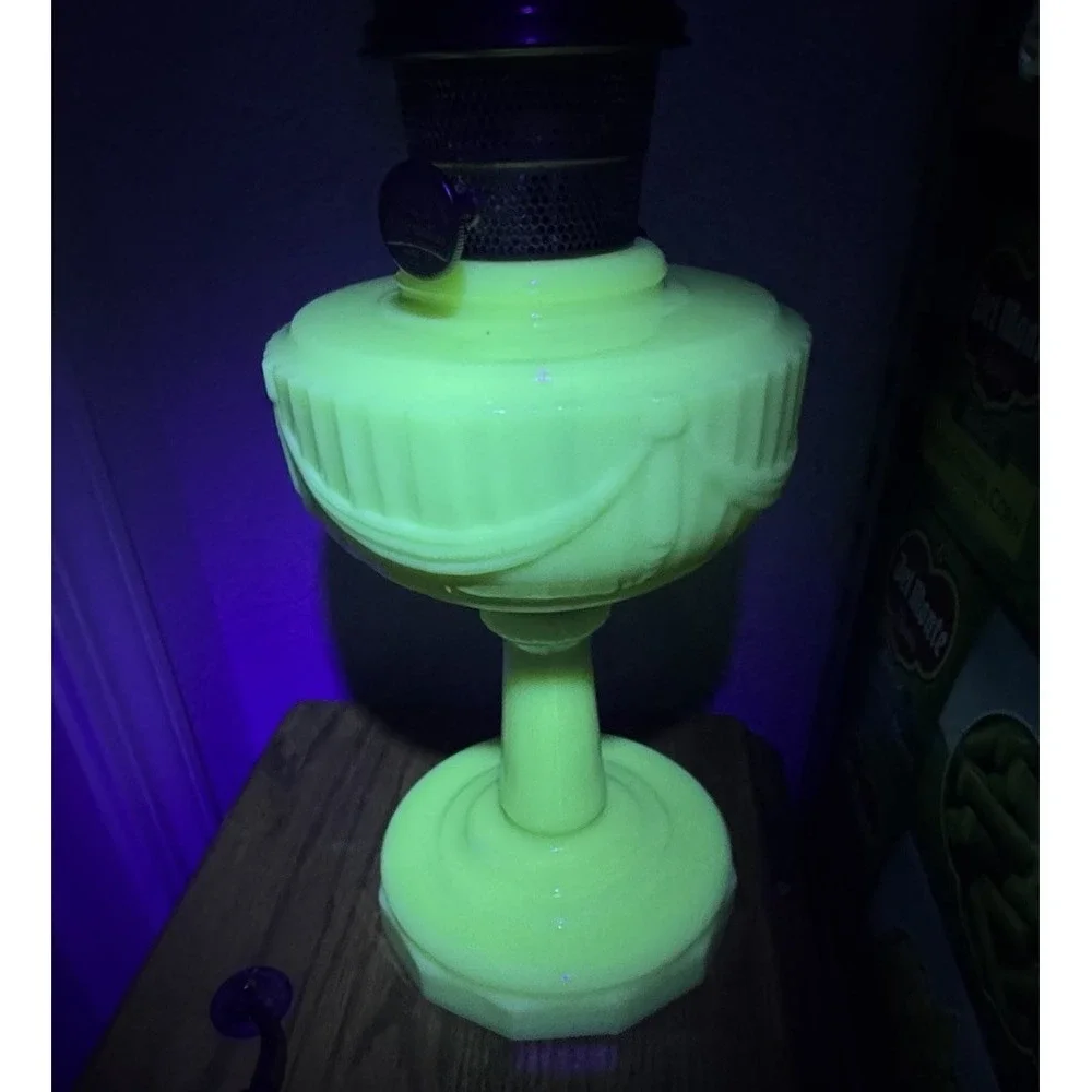 Aladdin Tall Lincoln‎ Drape Alacite Uranium Glass Oil Lamp Model B Vintage 1940s
